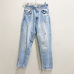 Zara Mom jeans light wash “overdressed” embroidered oversized mom jean size 2